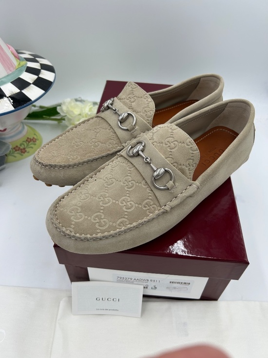 Men’s Gucci Suede Oatmeal Horse Bit Driving Loafers.  Size 9/fits 10 US. main image 6